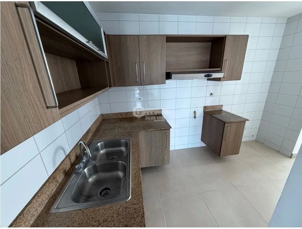 SPACIOUS APARTMENT FOR SALE CONDADO DEL REY KINGS PARK 85M WITH BALCONY