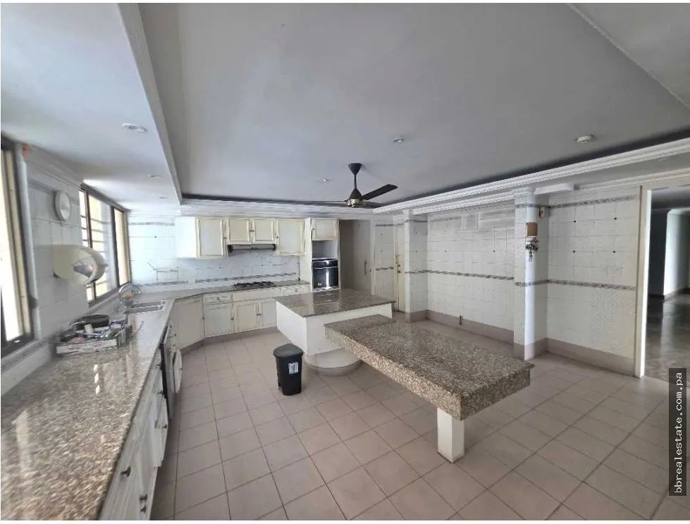 Venta de apartamento en el PH MARESIAS, Paitilla