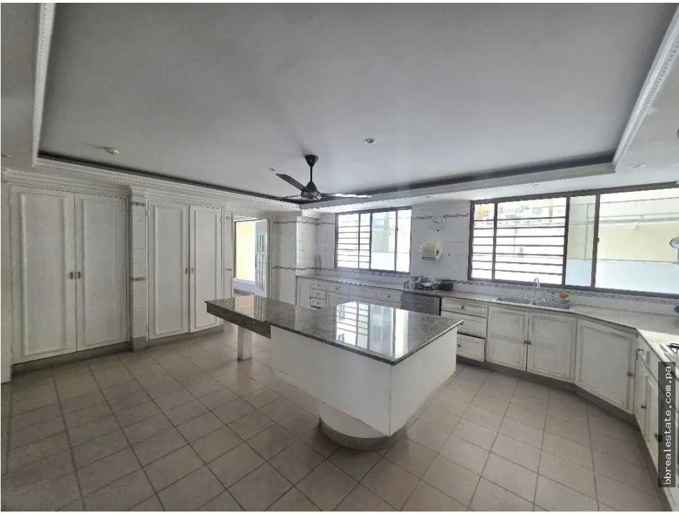 Venta de apartamento en el PH MARESIAS, Paitilla