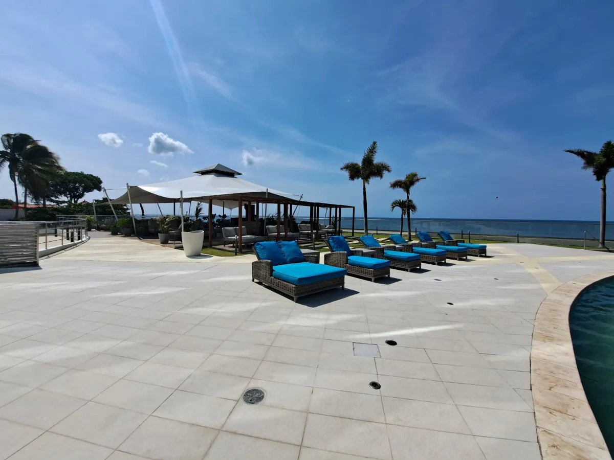 Exclusivos Apartamentos Frente al Mar: Ocean Waves - Playa Malibú 300 m² a 445 m², Espectacular Terraza Abierta