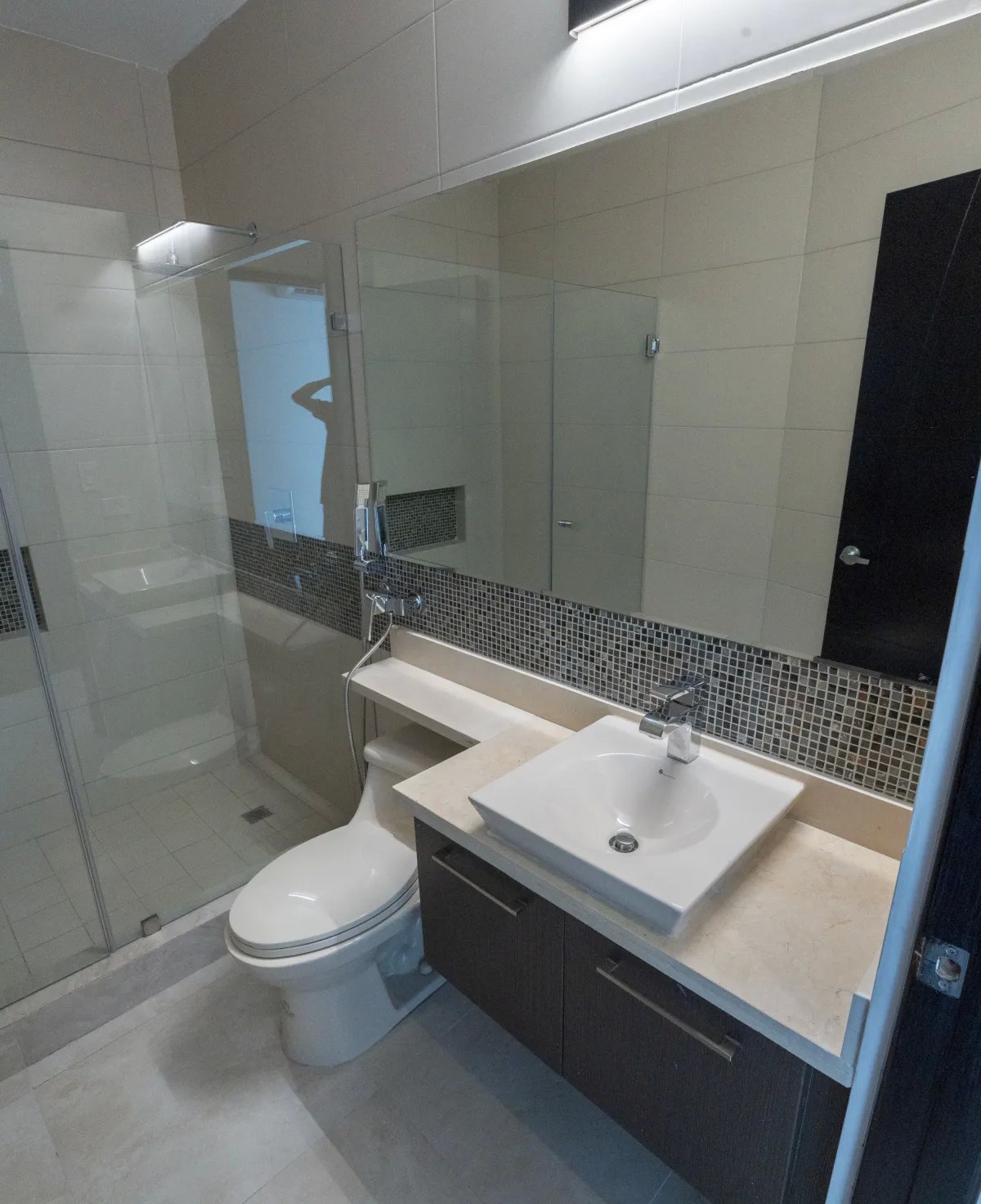 ¡Frente al Mar! Apartamento en Ocean Waves, Playa Malibú (97m²) – $250,000