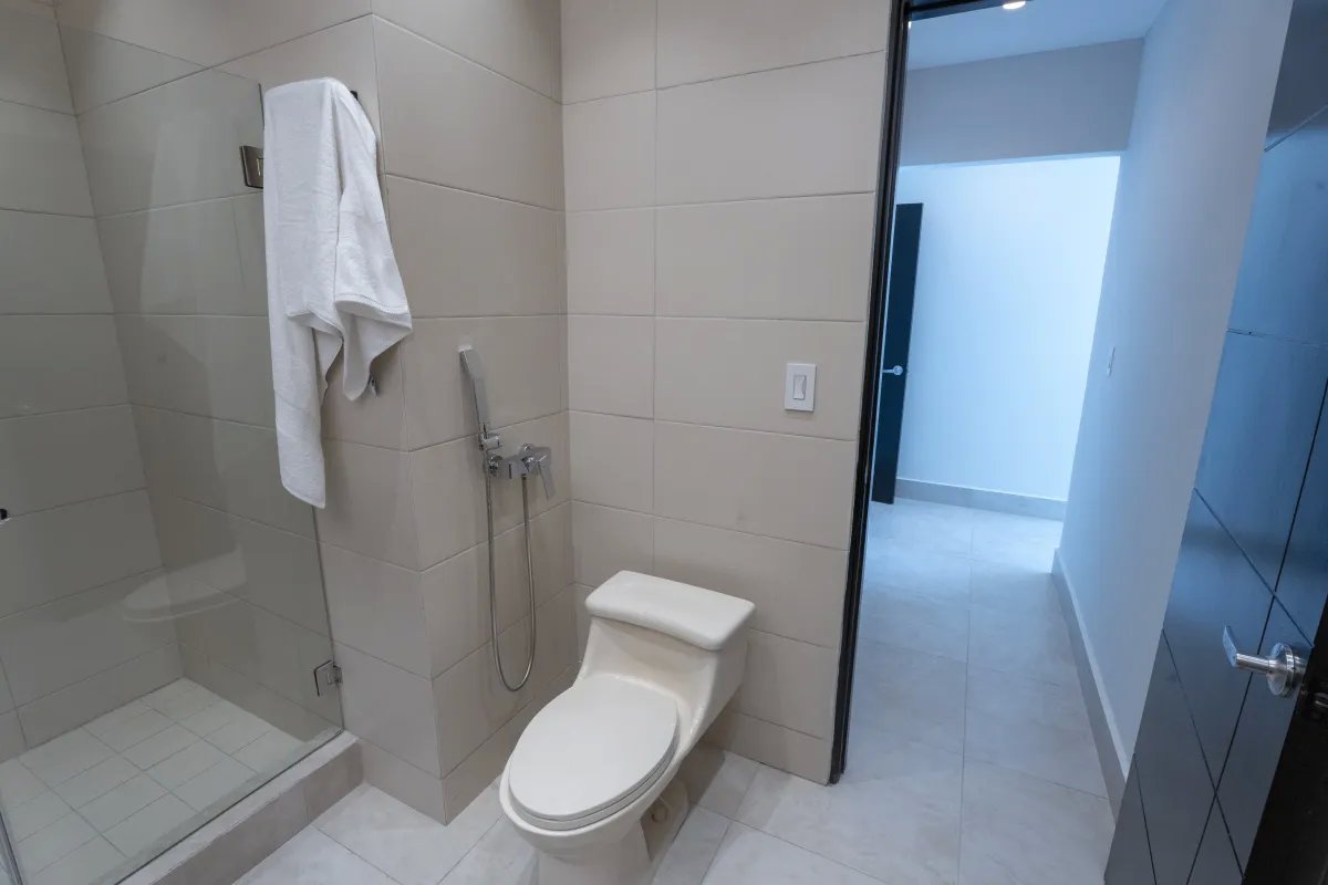 ¡Frente al Mar! Apartamento en Ocean Waves, Playa Malibú (97m²) – $250,000