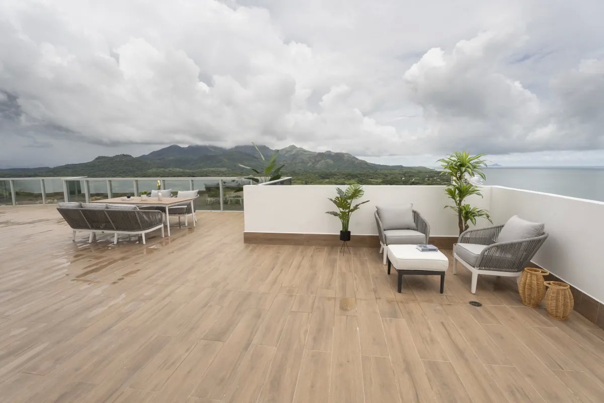 ¡Frente al Mar! Apartamento en Ocean Waves, Playa Malibú (97m²) – $250,000