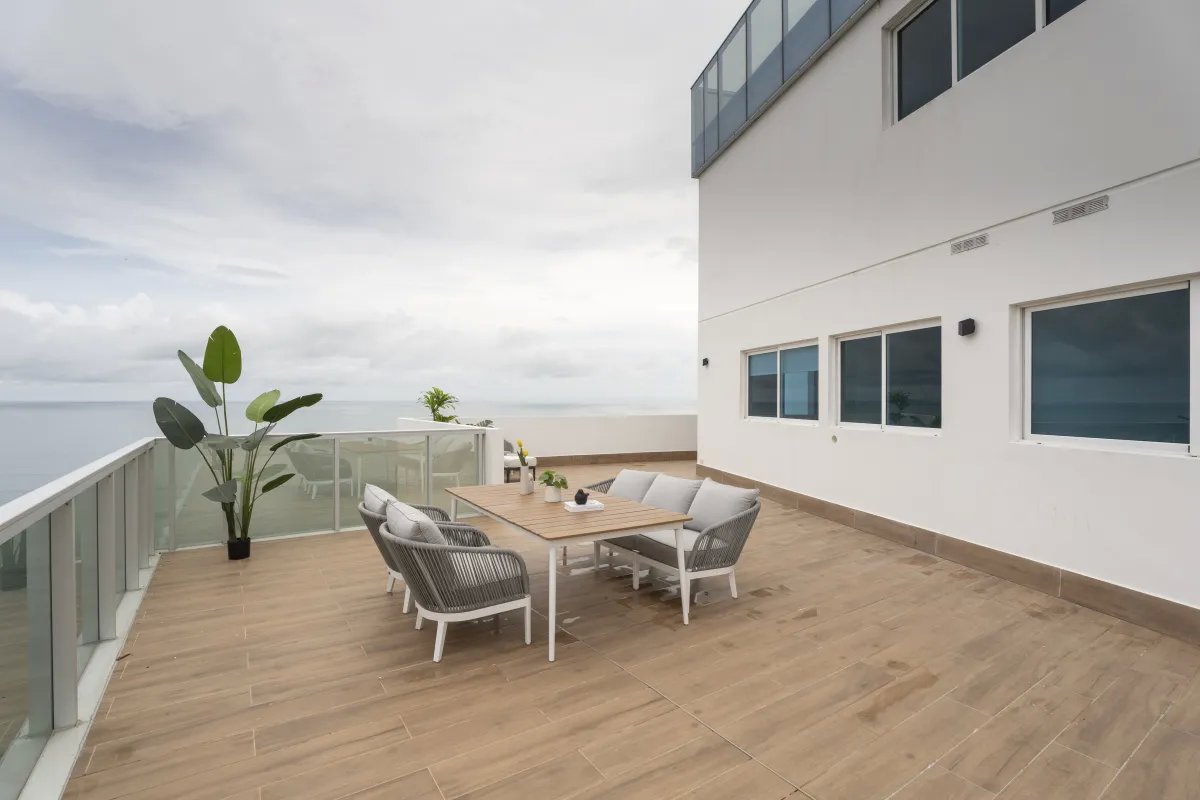 ¡Frente al Mar! Apartamento en Ocean Waves, Playa Malibú (97m²) – $250,000