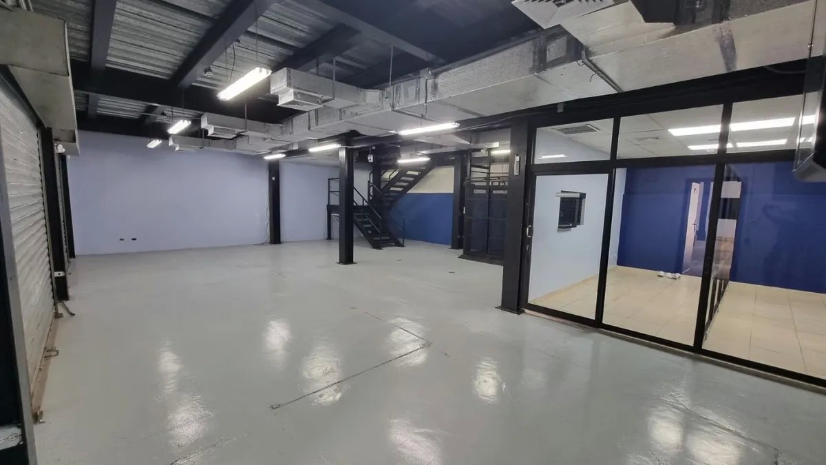 Edificio Corporativo con Ofi-Bodega de 1,500 m² Costa del Este  Av. Centenario