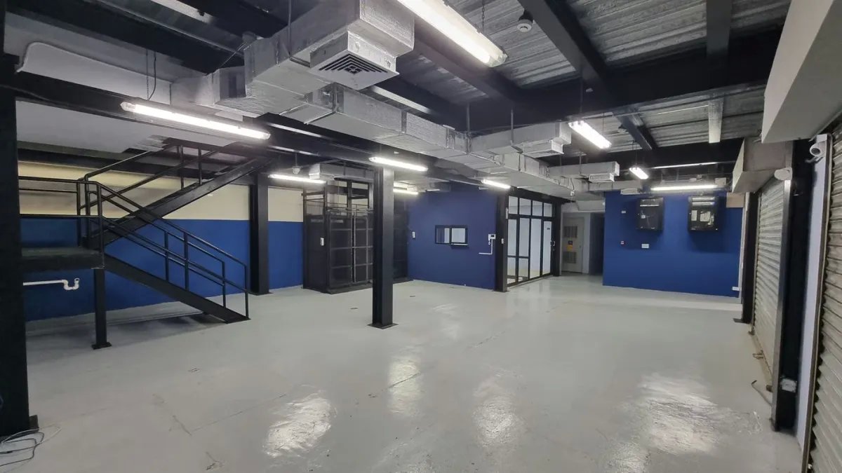 Edificio Corporativo con Ofi-Bodega de 1,500 m² Costa del Este  Av. Centenario