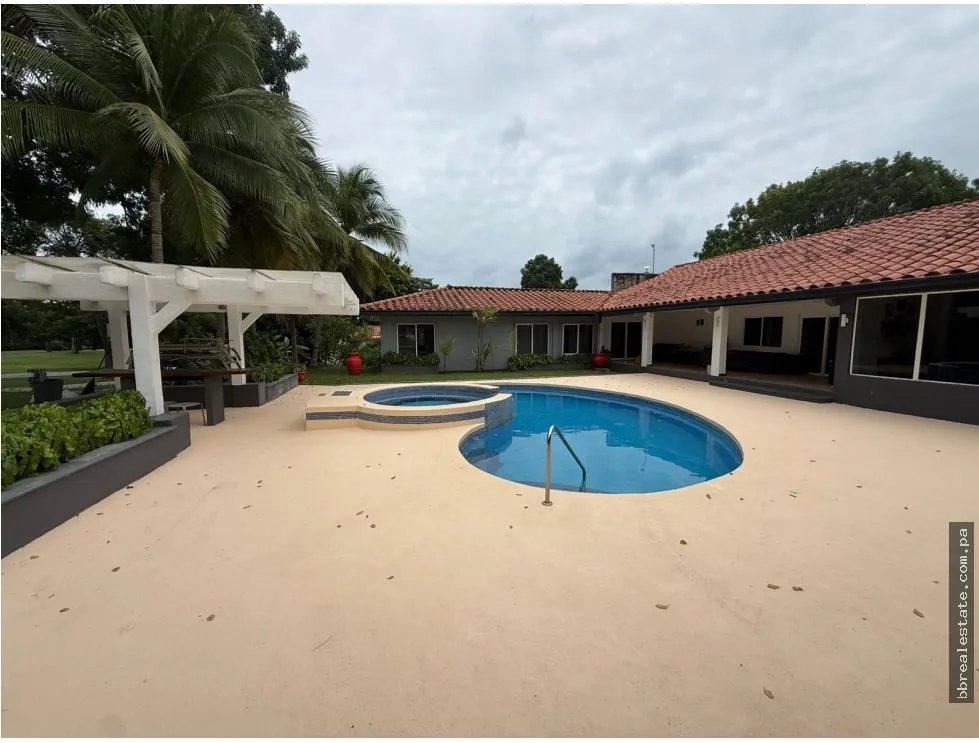Sale of House at Coronado Golf Club, Coronado Beach