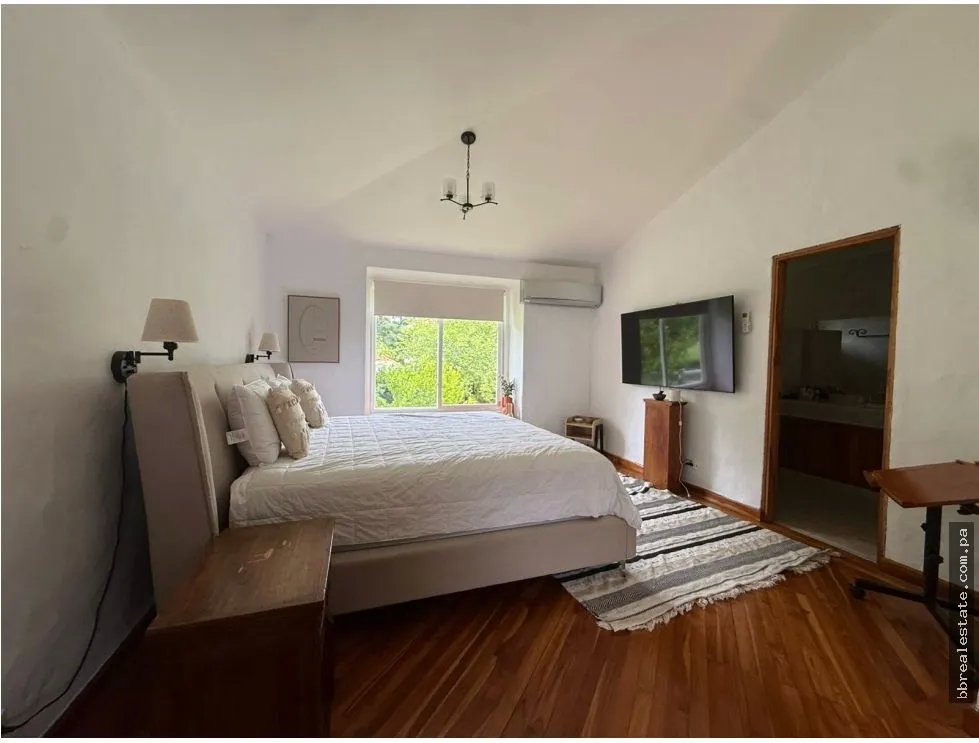 Sale of House at Coronado Golf Club, Coronado Beach