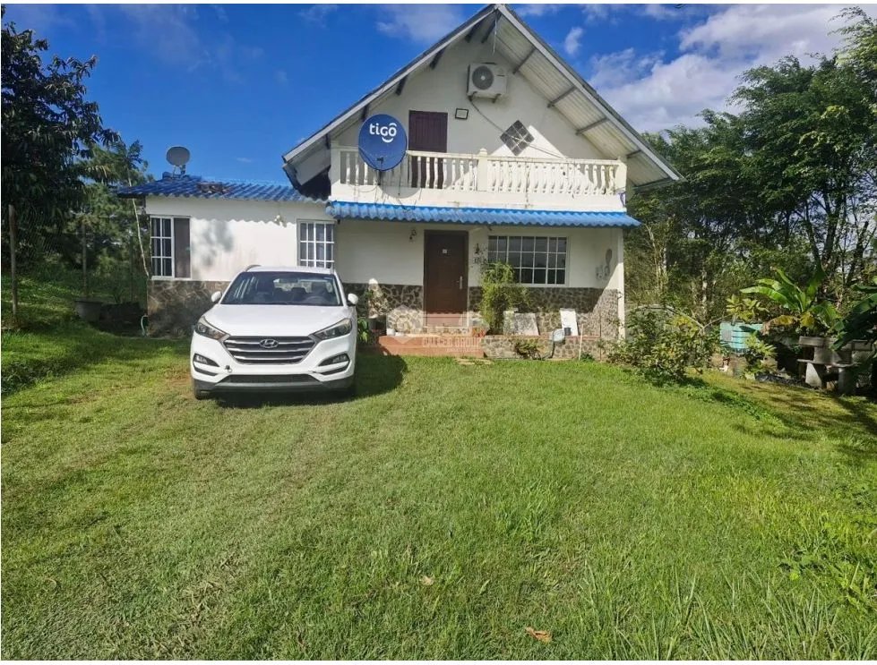Cerro Azul / 1000M2 / 4 Bedrooms / Terrace / Garden / Fully Enclosed