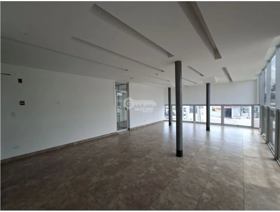 FOR RENT: COMMERCIAL SPACE PARQUE LEFEVRE 140M² 2 BATHROOMS WITH AIR CONDITIONING