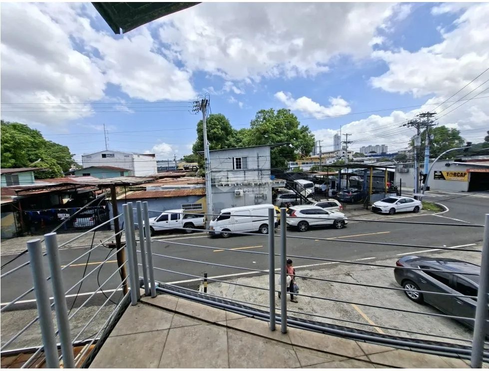 FOR RENT: COMMERCIAL SPACE PARQUE LEFEVRE 140M² 2 BATHROOMS WITH AIR CONDITIONING