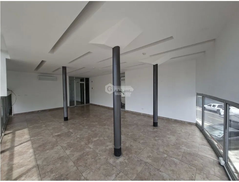 Commercial Space / Parque Lefevre / 75M / 1 Bathroom / 2 Parking Spaces / Air Conditioning