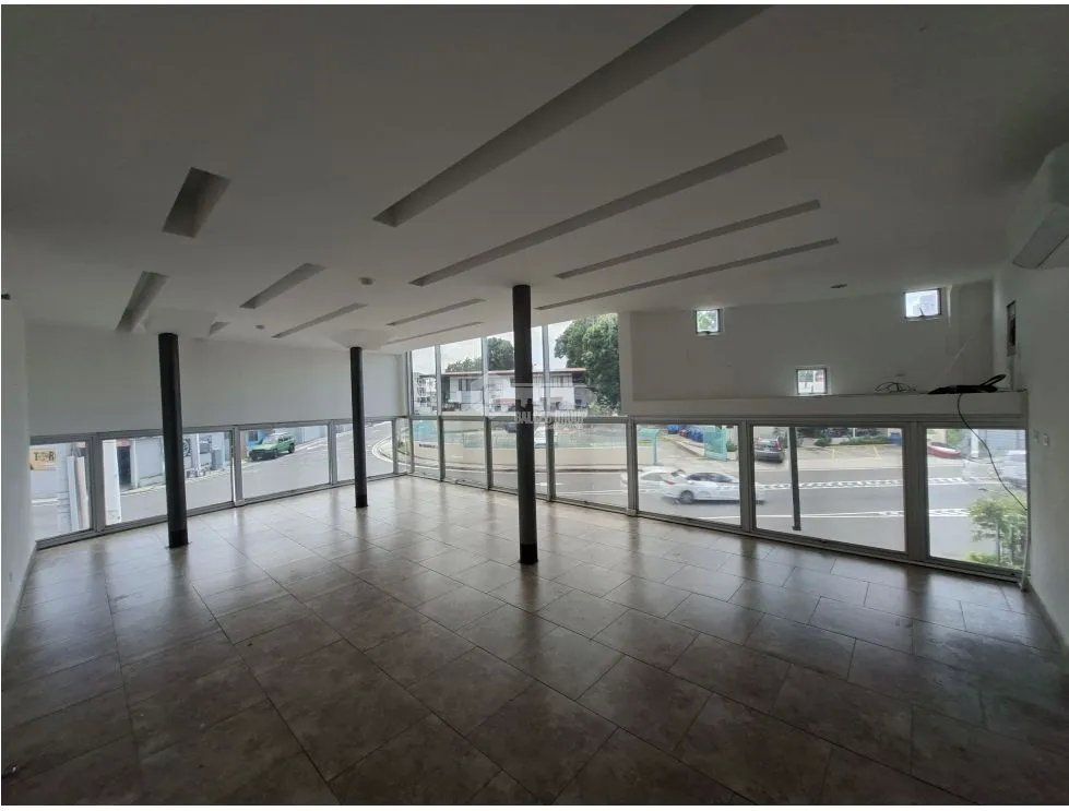 Commercial Space / Parque Lefevre / 75M / 1 Bathroom / 2 Parking Spaces / Air Conditioning