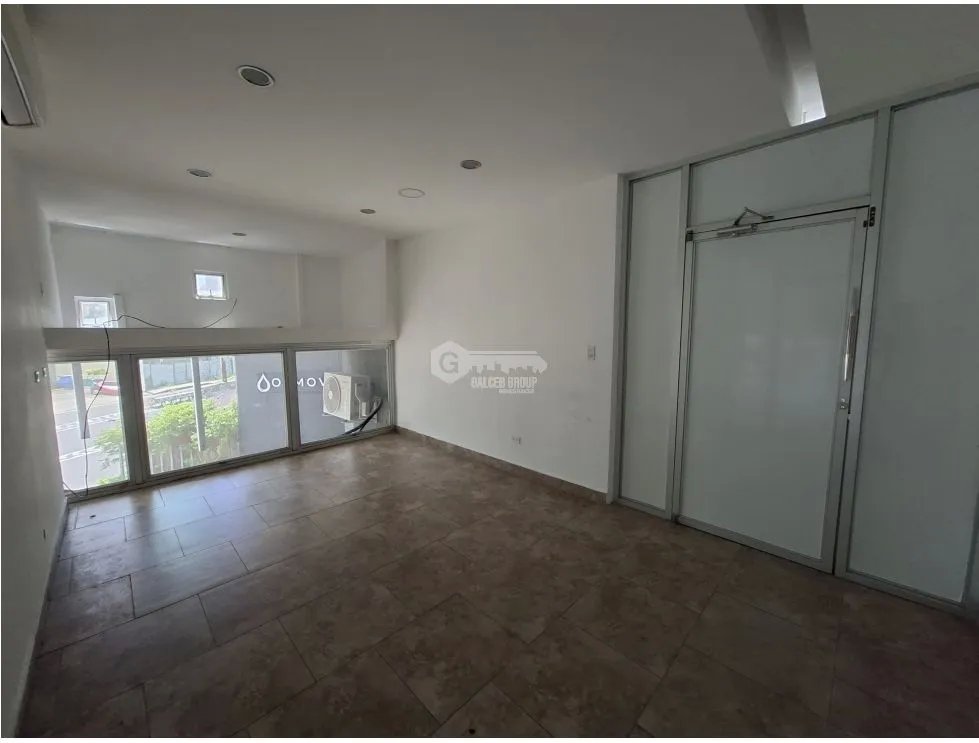 Commercial Space / Parque Lefevre / 75M / 1 Bathroom / 2 Parking Spaces / Air Conditioning