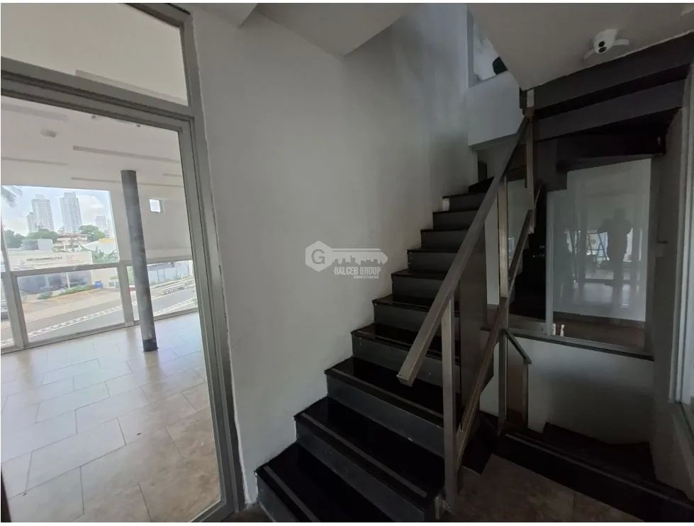 LOCAL / PARQUE LEFEVRE / 65M / 1 BAÑO / 2 PARKING / AIRE ACONDICIONADO