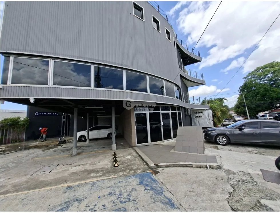 LOCAL / PARQUE LEFEVRE / 65M / 1 BAÑO / 2 PARKING / AIRE ACONDICIONADO