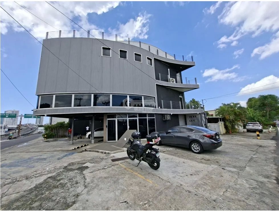 LOCAL / PARQUE LEFEVRE / 65M / 1 BAÑO / 2 PARKING / AIRE ACONDICIONADO