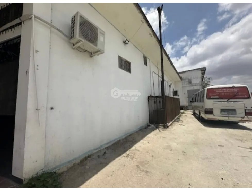 SE VENDE EDIFICIO COMERCIAL 1065M EN PENONOME CON 3 LOCALES Y DEPOSITO