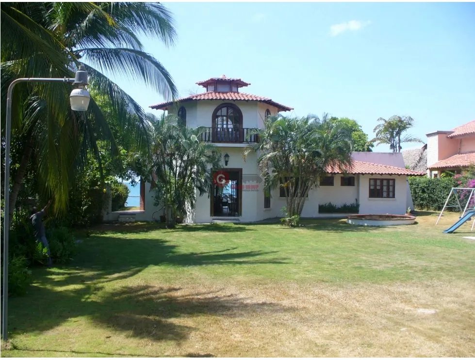BEACHFRONT LAND / CHAME / 2,475 M2 / CORONADO / OCEANFRONT