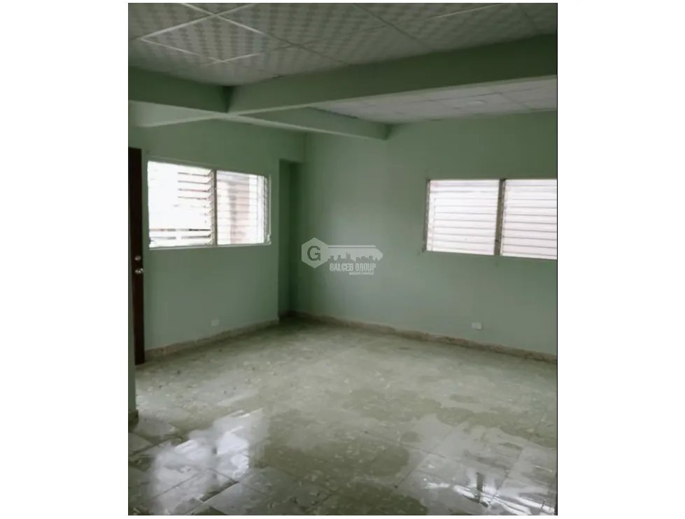 SE AQLUILA CASA SAN ANTONIO 600M 3 HABITACIONES 2 BAÑOS JARDIN VACIO