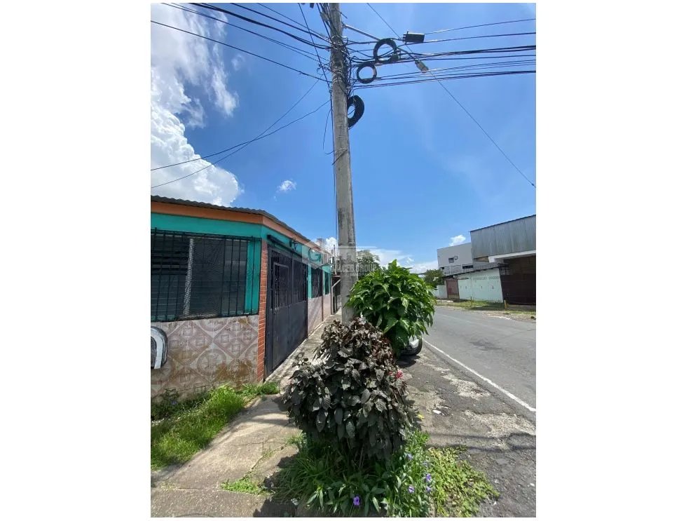 House for Sale in Parque Lefevre, 4th Street, 130M², 3 Bedrooms, Corner Lot