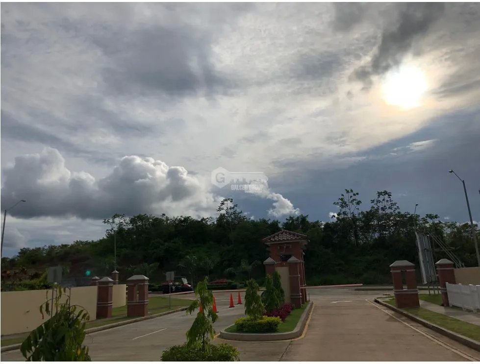 BEAUTIFUL 200M HOUSE FOR RENT IN CHORRERA PH LOS ESTABLOS WITH TERRACE