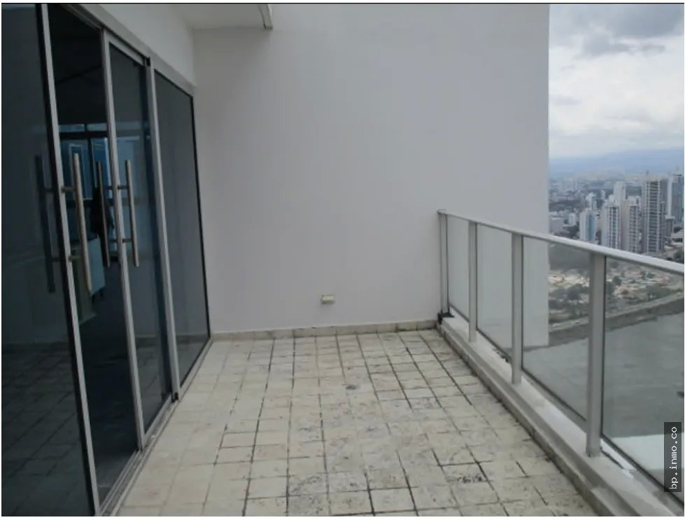 APARTAMENTO A LA VENTA EN PACIFIC VILLAGE