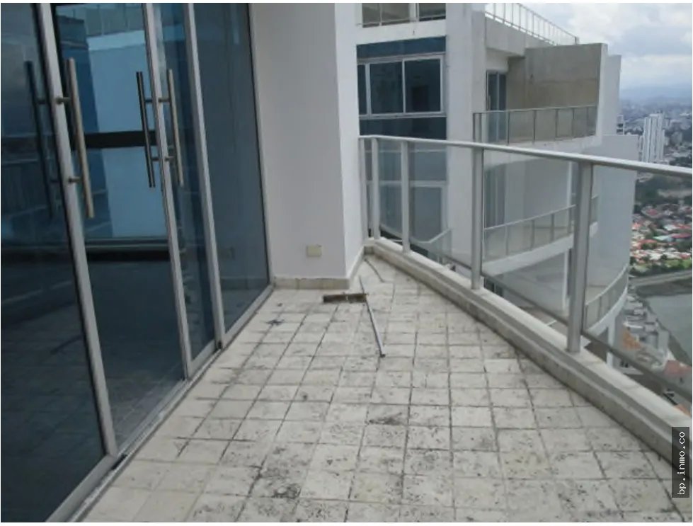 APARTAMENTO A LA VENTA EN PACIFIC VILLAGE