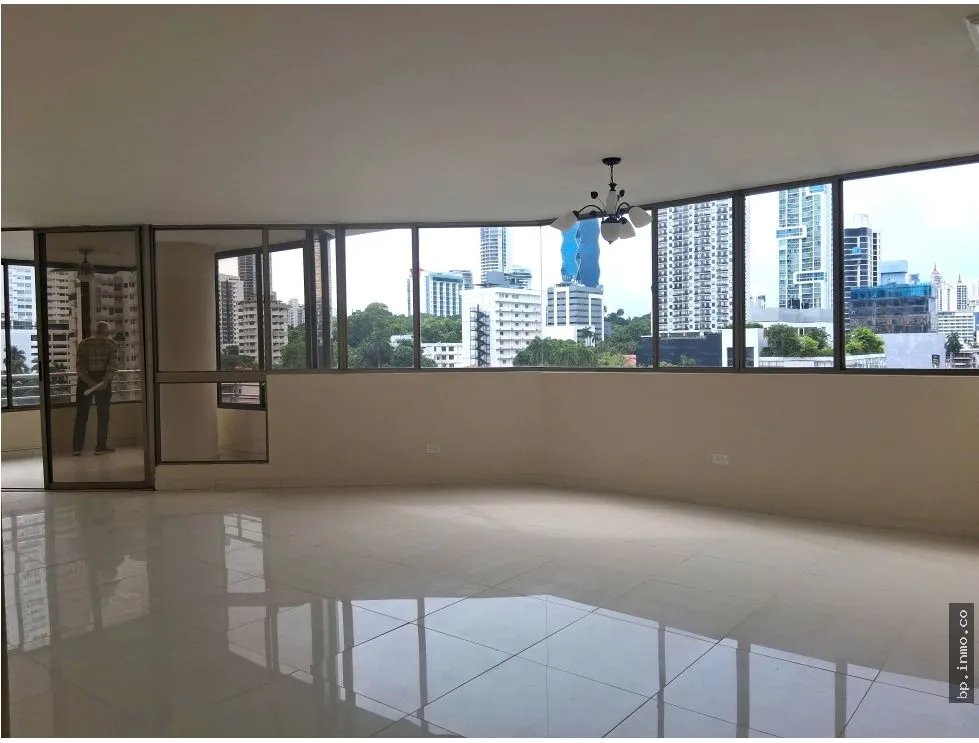 SE VENDE APARTAMENTO EN BELLA VISTA