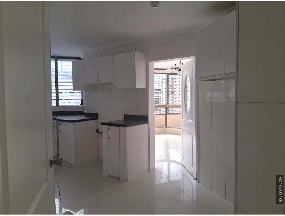 SE VENDE APARTAMENTO EN BELLA VISTA