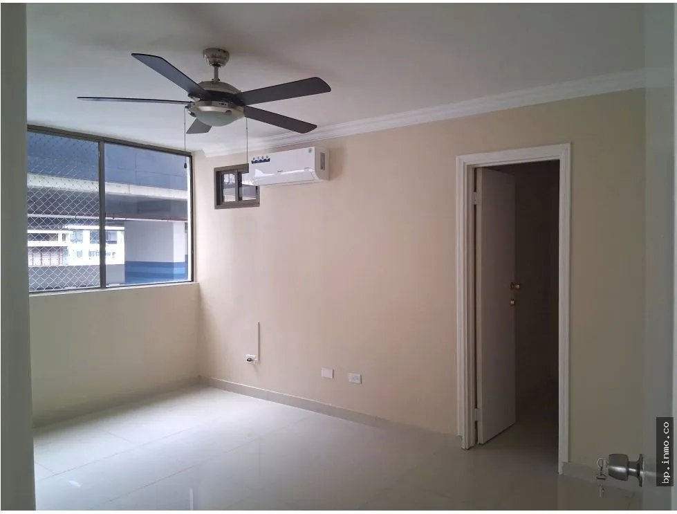 SE VENDE APARTAMENTO EN BELLA VISTA