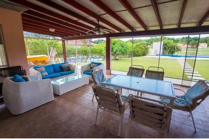 Se vende casa en Río Hato, Coclé