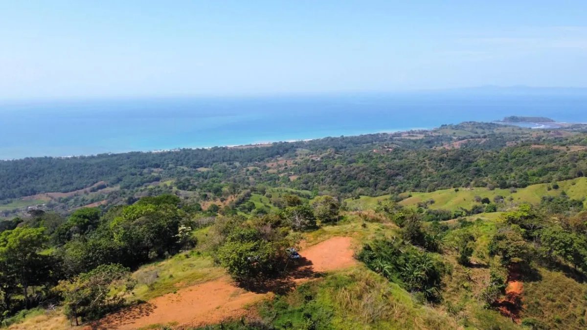Propiedad con Vista 360° al Mar y Montaña en Venta – Filipinas, Quebro...