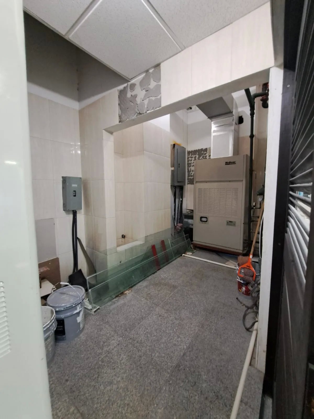 SE VENDE OFINICA EN F&F TOWER "EL TORNILLO"