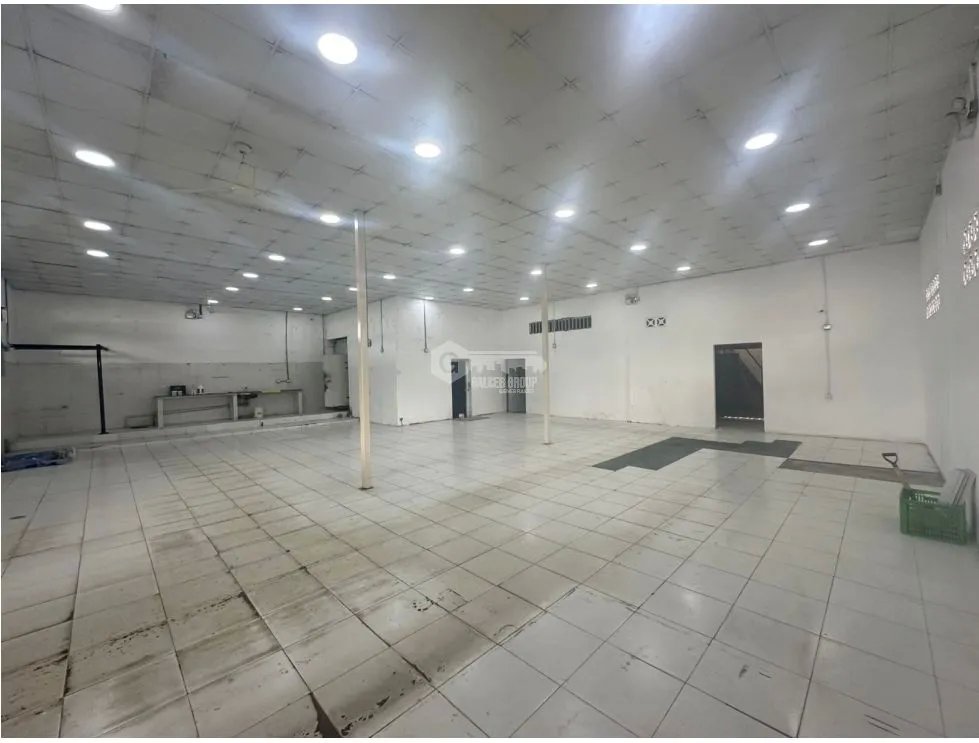 LOCAL / PEDREGAL / 265M / PARKING / AMPLIO ESPACIO / ESQUINA