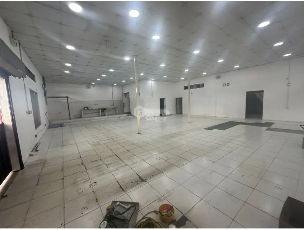 LOCAL / PEDREGAL / 265M / PARKING / AMPLIO ESPACIO / ESQUINA