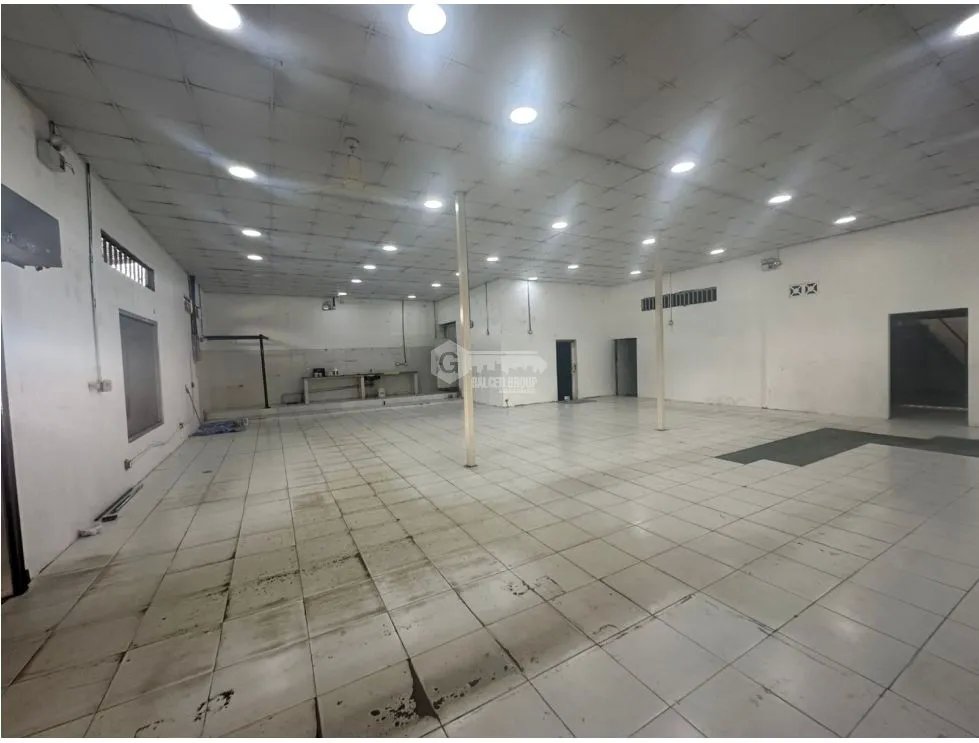 LOCAL / PEDREGAL / 265M / PARKING / AMPLIO ESPACIO / ESQUINA