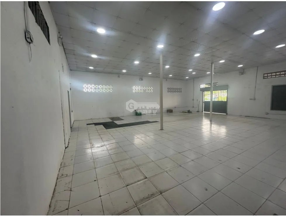 LOCAL / PEDREGAL / 265M / PARKING / AMPLIO ESPACIO / ESQUINA