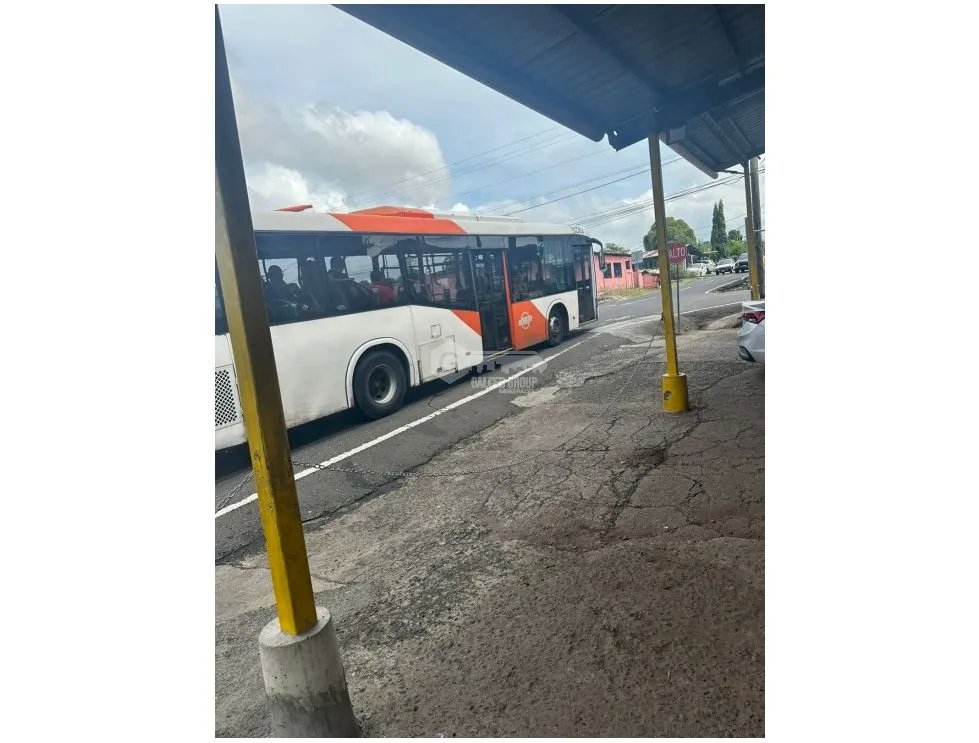 LOCAL / PEDREGAL / 265M / PARKING / AMPLIO ESPACIO / ESQUINA