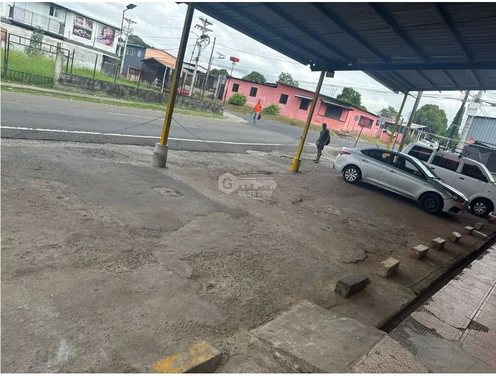 SE ALQUILA LOCAL COMERCIAL PEDREGAL 50M PARKING AMPLIO EN ESQUINA