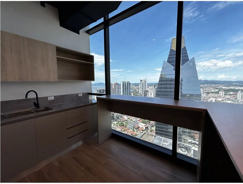 Alquiler de Oficina amoblada en Calle 50 | 145m2