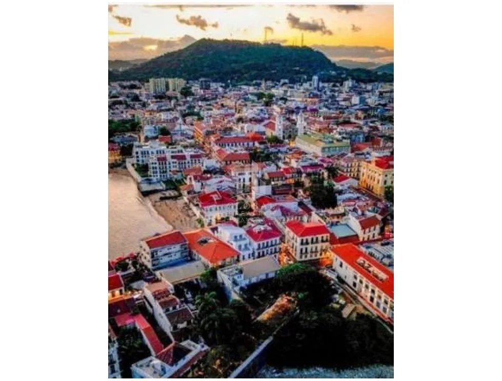SALE OF COMMERCIAL SPACE IN CASA VARIEDADES CASCO ANTIGUO