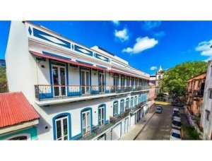 SALE OF COMMERCIAL SPACE IN CASA VARIEDADES CASCO ANTIGUO