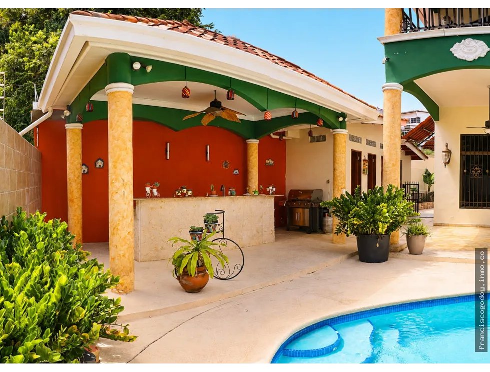 Casa en venta con piscina y paneles solares en La Alameda