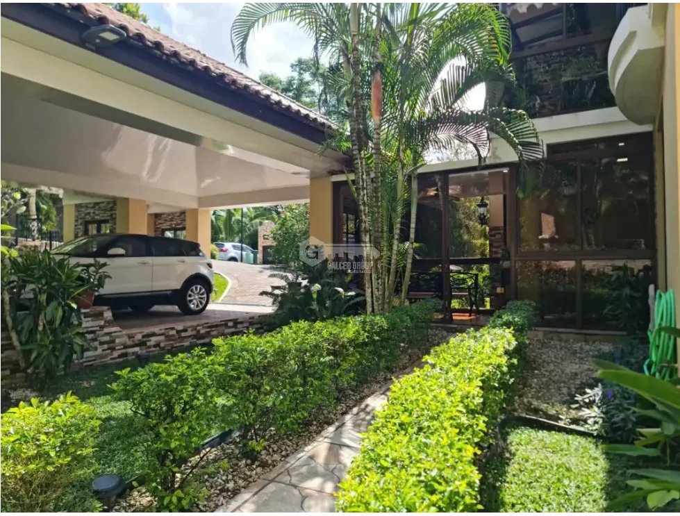 CLAYTON / CAMINO DE CRUCES / 884 M2 / 6 HABITACION / 3 NIVEL / BALCON