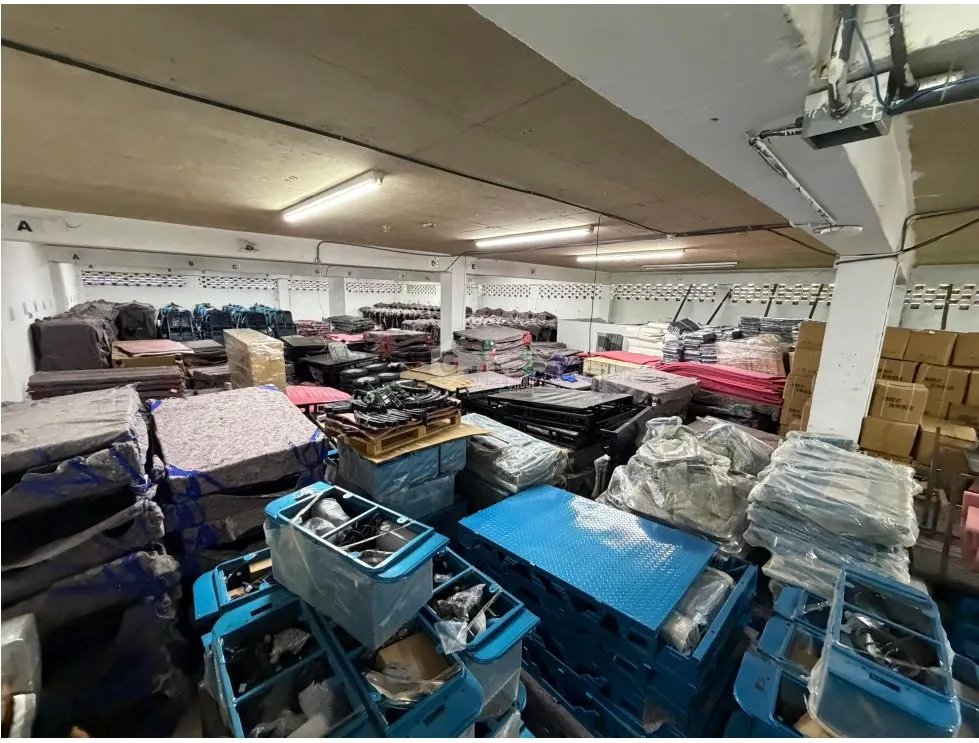SE VENDE GALERA COLÓN FRANCE FIELD 2750M ESPACIO 2 RAMPAS DE DESCARGA