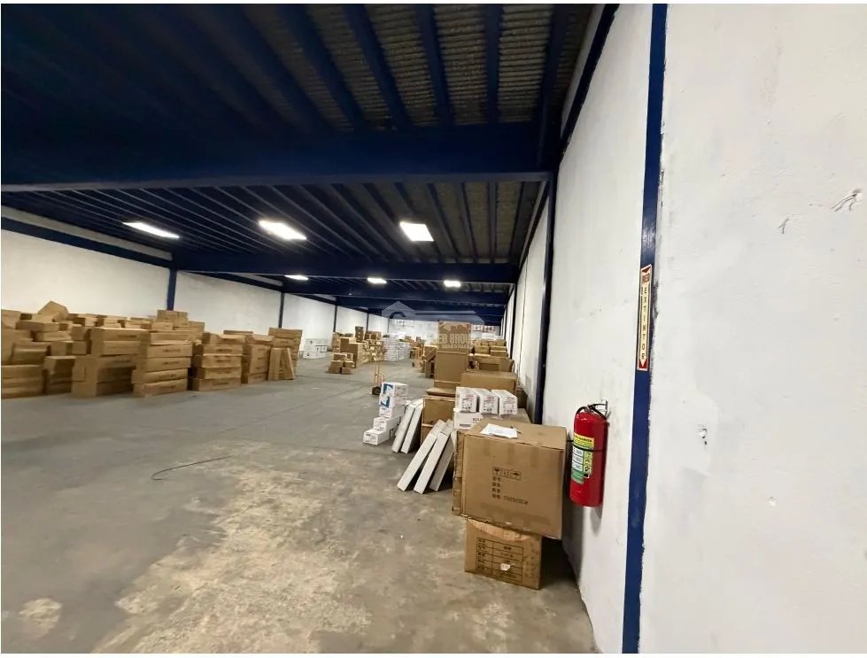 COLON / ZONA LIBRE / GALERA COMERCIAL FRANCE FIELD / 1628M / 2 NIVELES