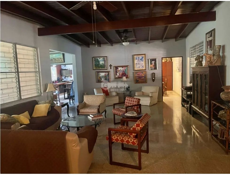 LAS CUMBRES / 3502M2 / 5 BEDROOMS / SWIMMING POOL / GARDEN