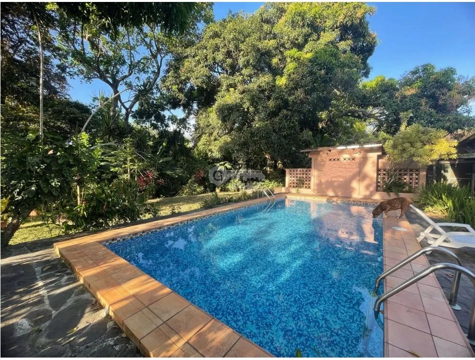 LAS CUMBRES / 3502M2 / 5 BEDROOMS / SWIMMING POOL / GARDEN