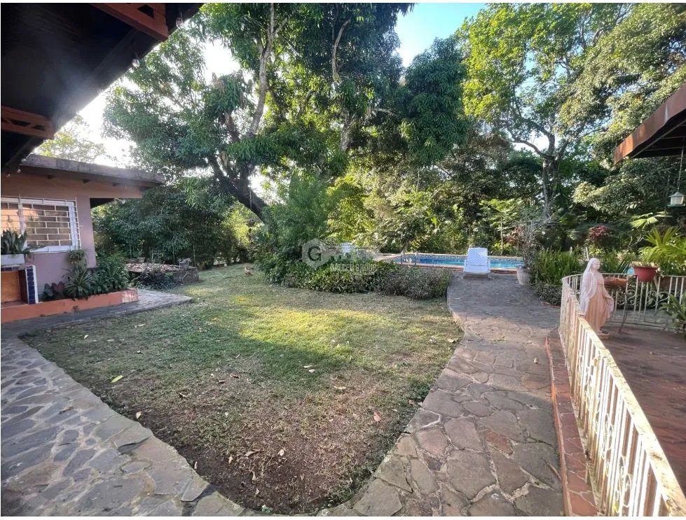 LAS CUMBRES / 3502M2 / 5 BEDROOMS / SWIMMING POOL / GARDEN